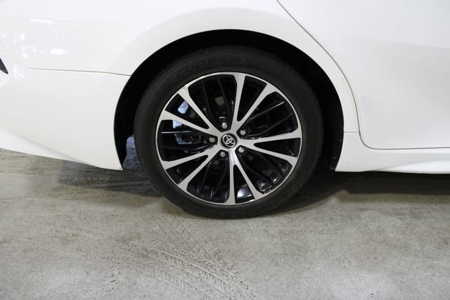 Used 2019 Toyota Camry SE w/ Sunroof Package image 35