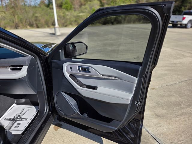 Used 2025 Ford Explorer Active w/ Active Comfort Package image 15