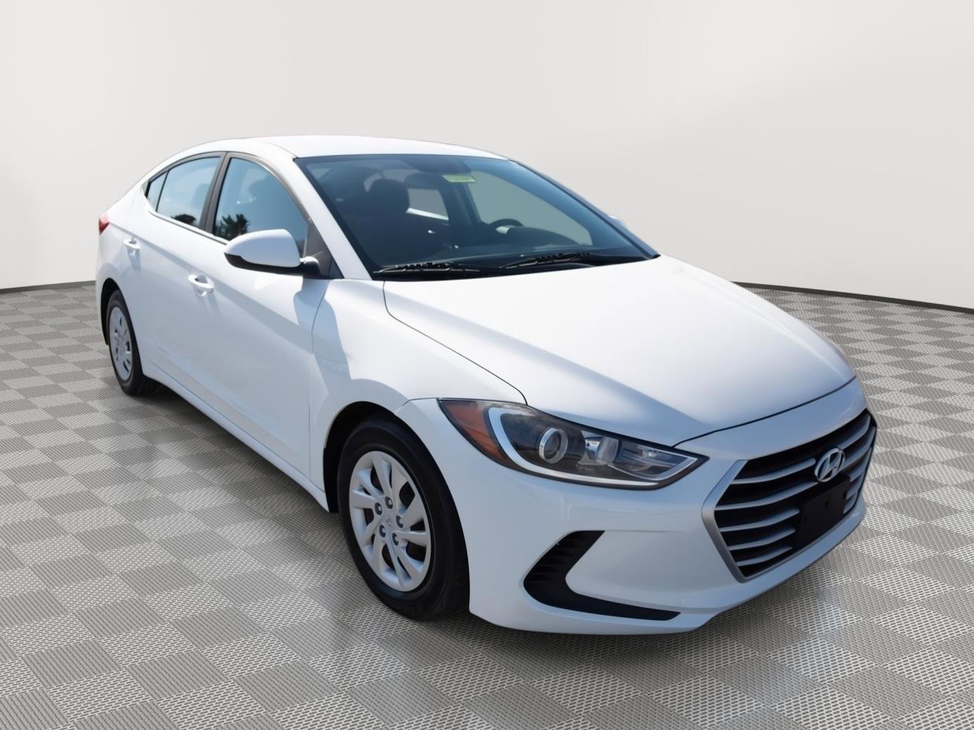 Used 2018 Hyundai Elantra SE image 3
