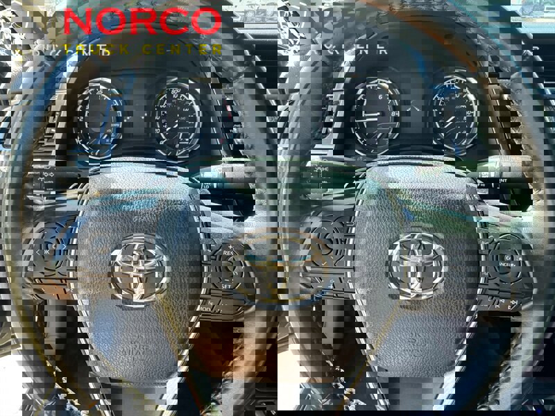 Used 2020 Toyota Camry SE image 19