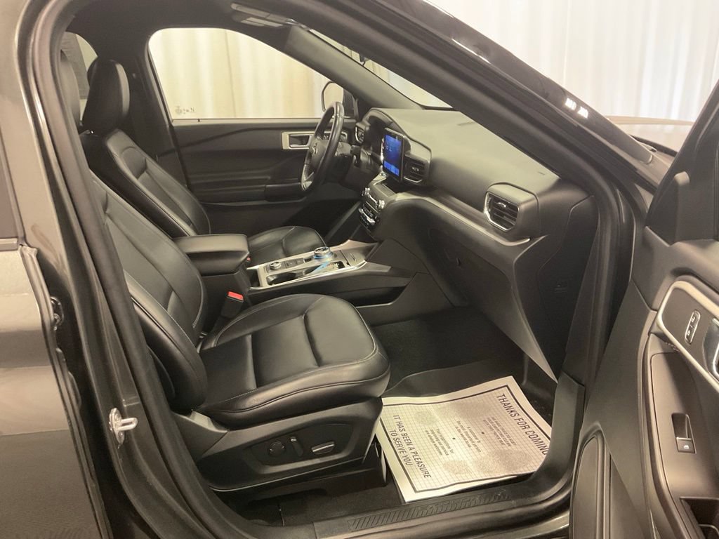 Used 2020 Ford Explorer XLT w/ Equipment Group 202A AWD/4WD image 29