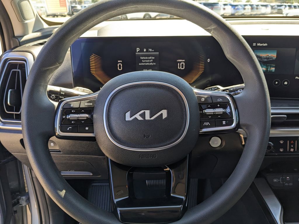 Certified 2025 Kia Sorento LX image 29