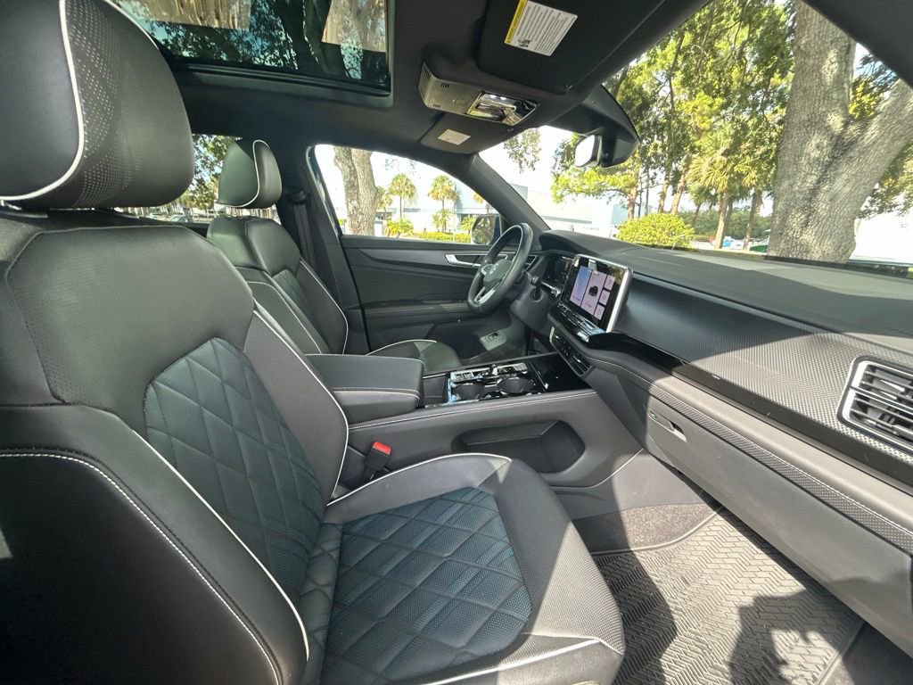 Used 2025 Volkswagen Atlas Cross Sport SEL Premium R-Line image 33