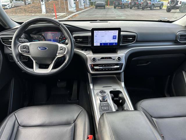 Used 2022 Ford Explorer XLT w/ Equipment Group 202A AWD/4WD image 11