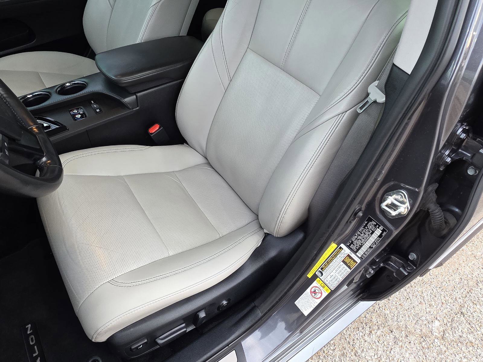 Used 2018 Toyota Avalon Limited image 40