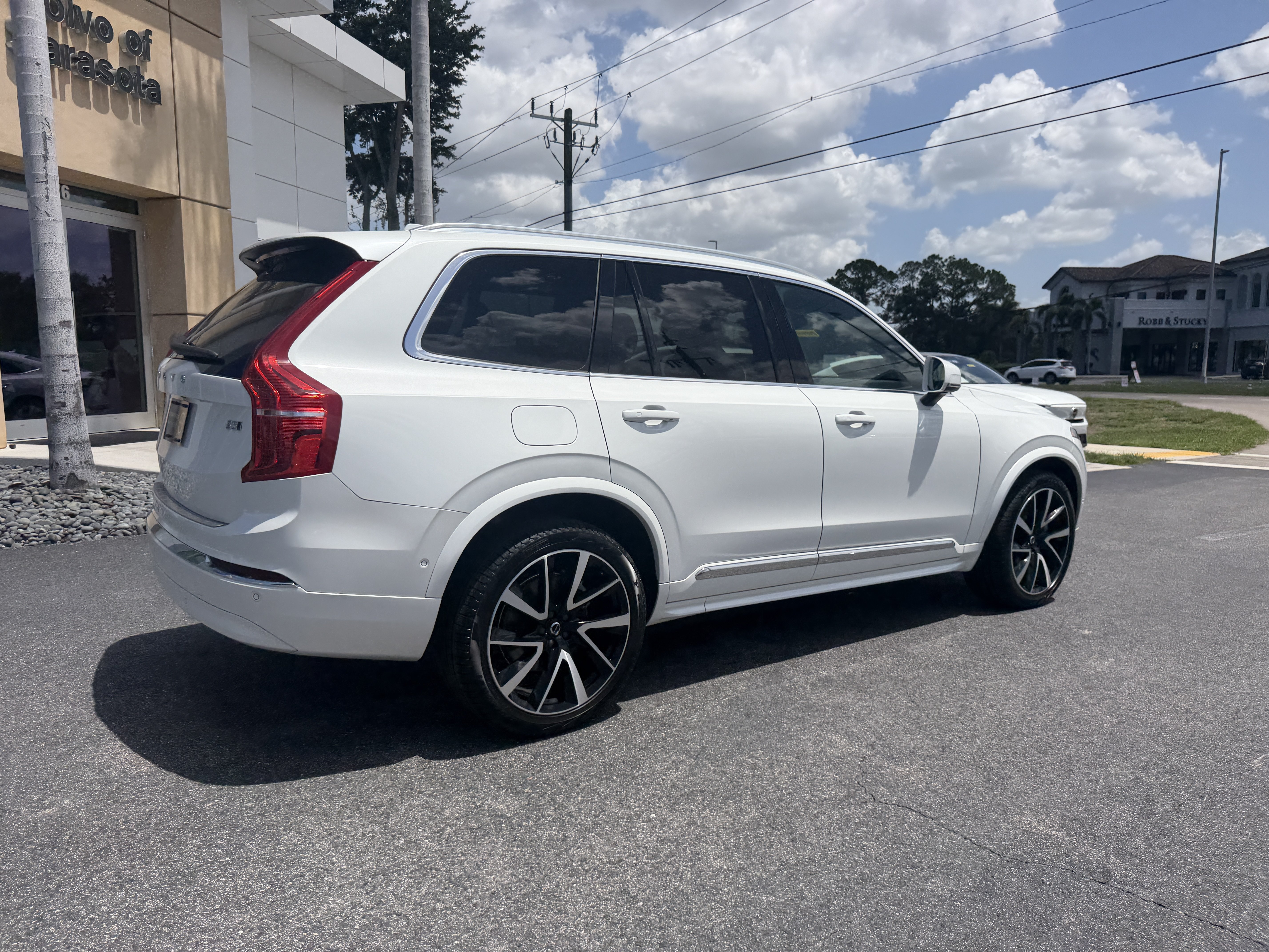 Certified 2023 Volvo XC90 B5 Plus w/ Protection Package Premier AWD/4WD image 3