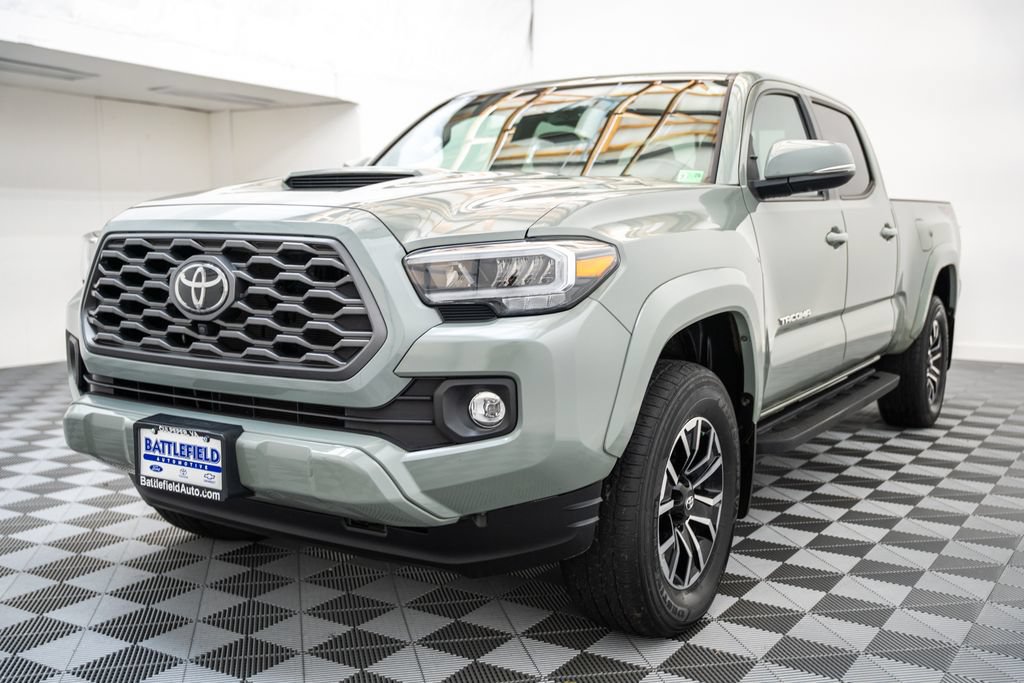 Used 2023 Toyota Tacoma TRD Sport w/ TRD Premium Sport Package AWD/4WD image 3