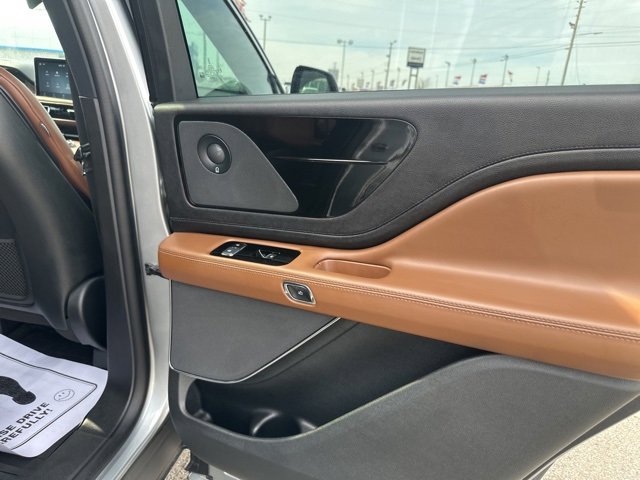 Used 2023 Lincoln Aviator Reserve w/ Equipment Group 201A image 16