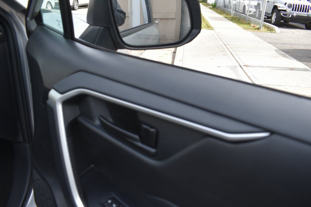 Used 2025 Toyota RAV4 LE image 23