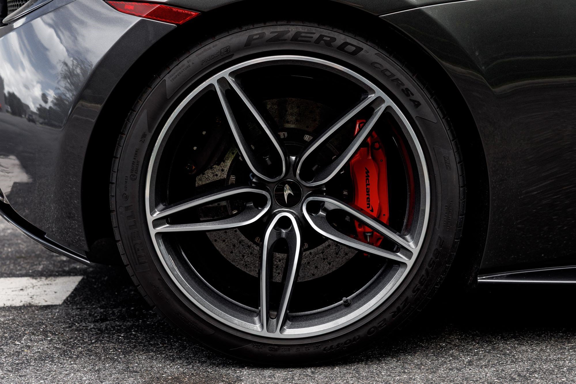 Used 2019 McLaren 570S Coupe RWD image 17