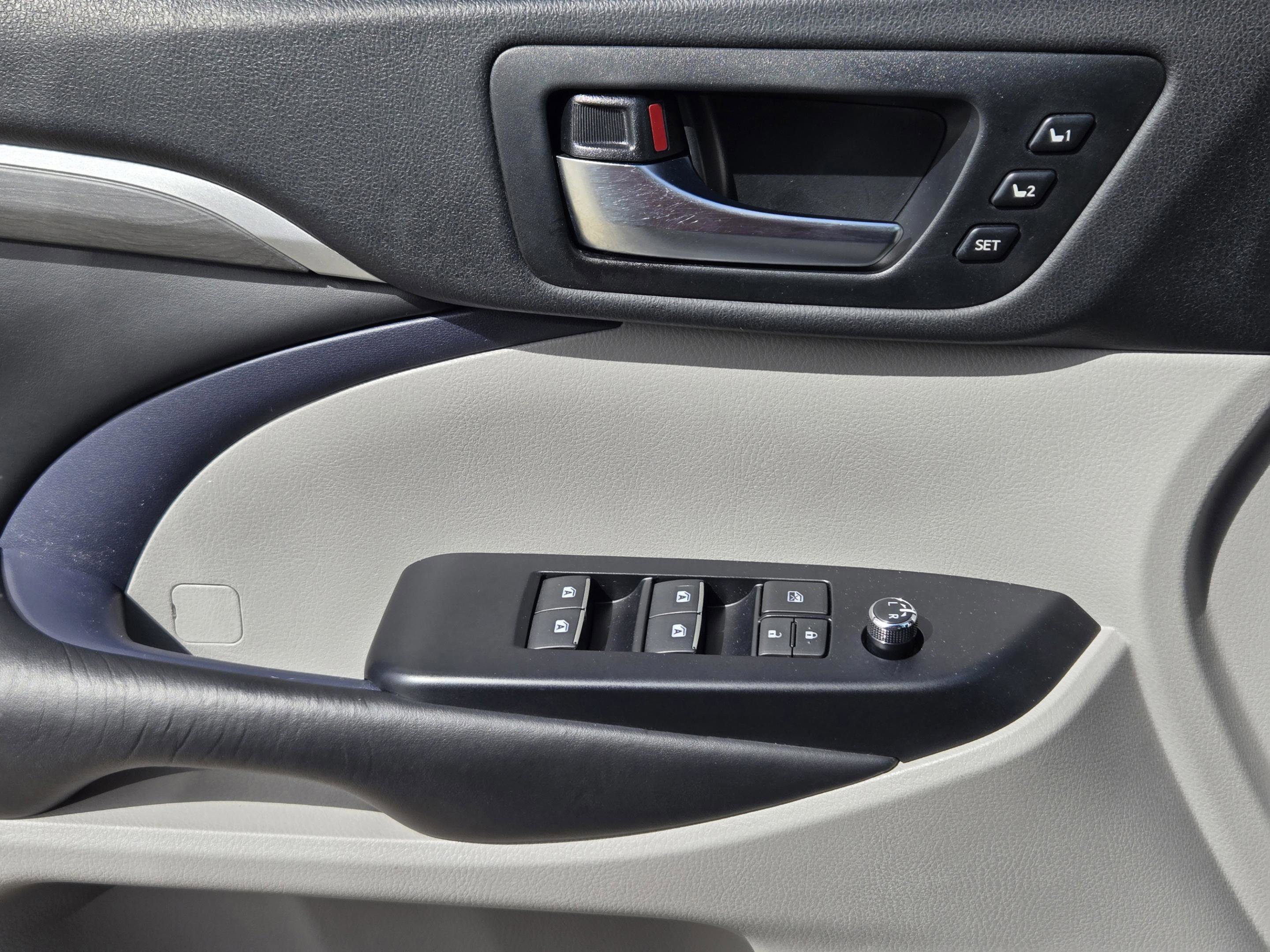 Used 2019 Toyota Highlander Limited Platinum image 22