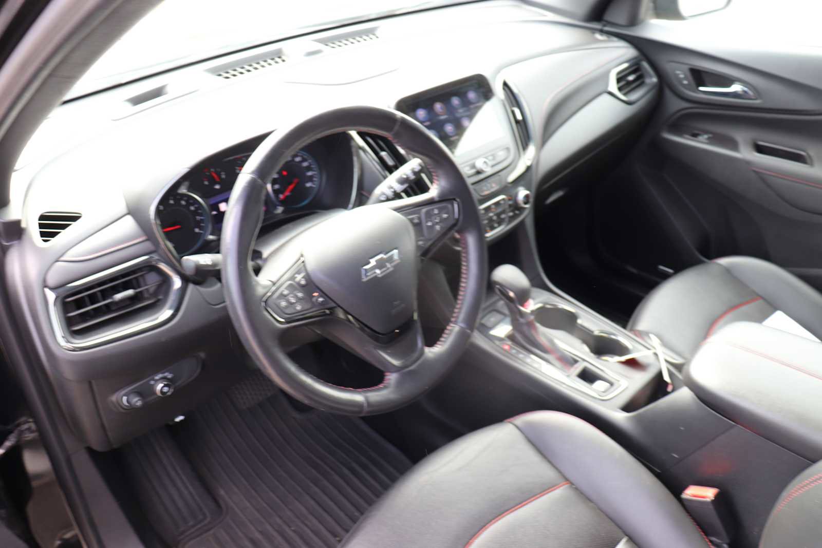 Used 2022 Chevrolet Equinox RS w/ RS Leather Package image 10