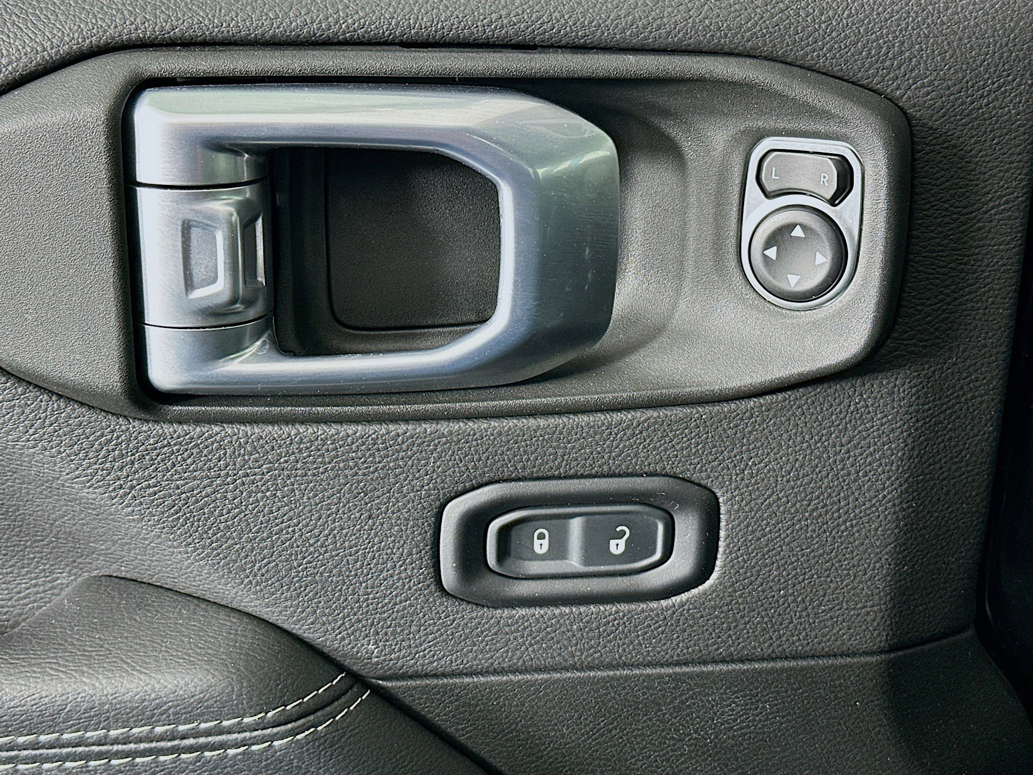 Used 2021 Jeep Wrangler Sahara w/ Cold Weather Group image 15