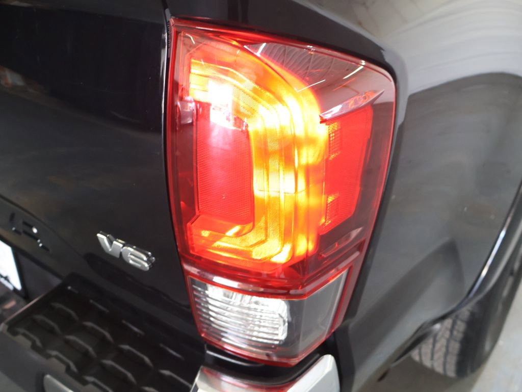 Used 2023 Toyota Tacoma SR5 AWD/4WD image 28