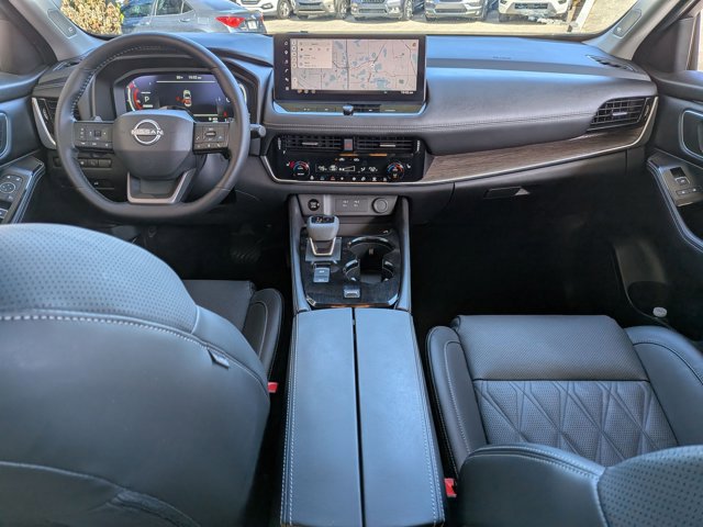 Used 2025 Nissan Rogue Platinum w/ Tech Package image 16