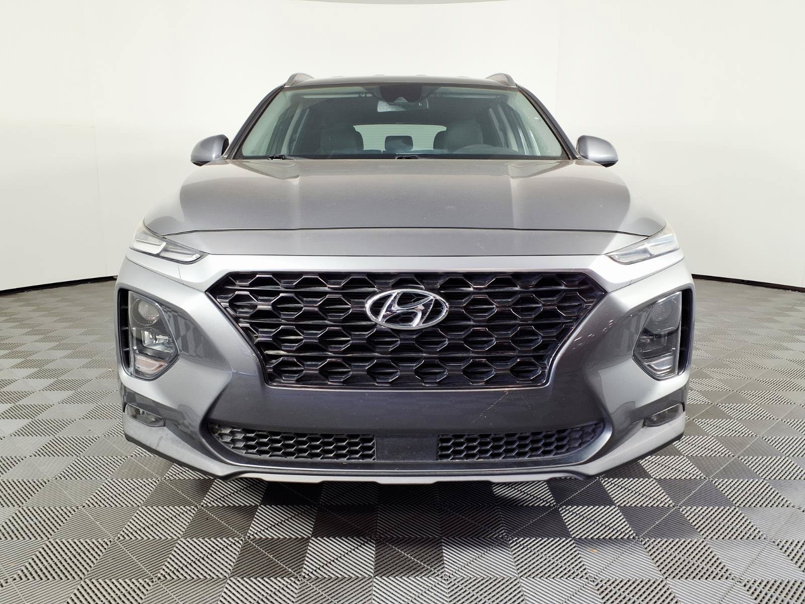 Used 2019 Hyundai Santa Fe SEL FWD image 2
