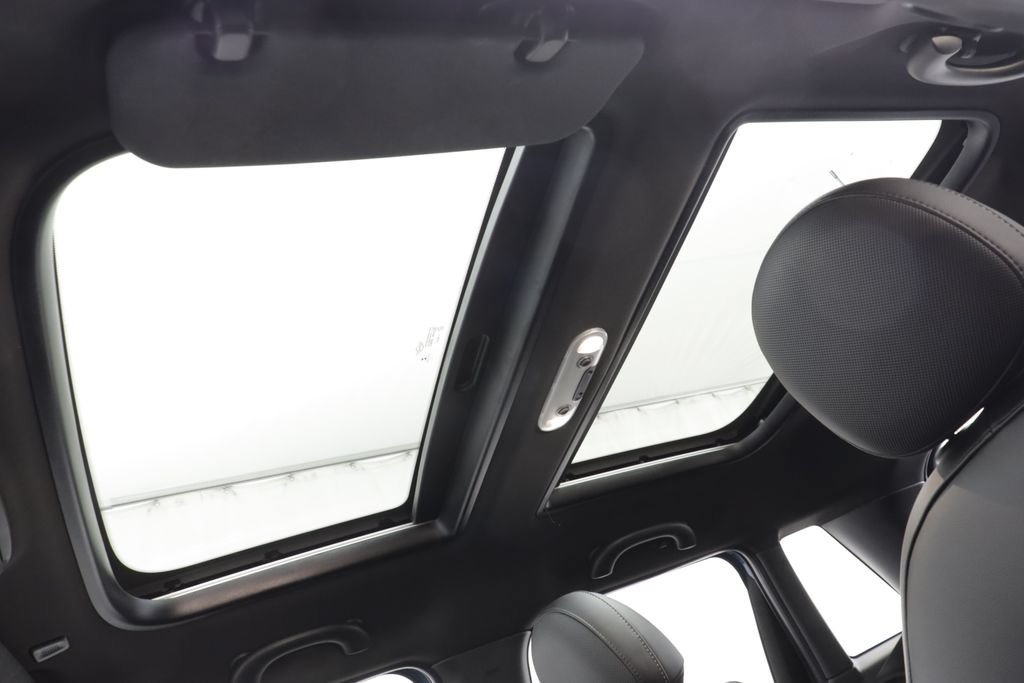 Used 2022 MINI Cooper 4-Door Hardtop FWD image 14
