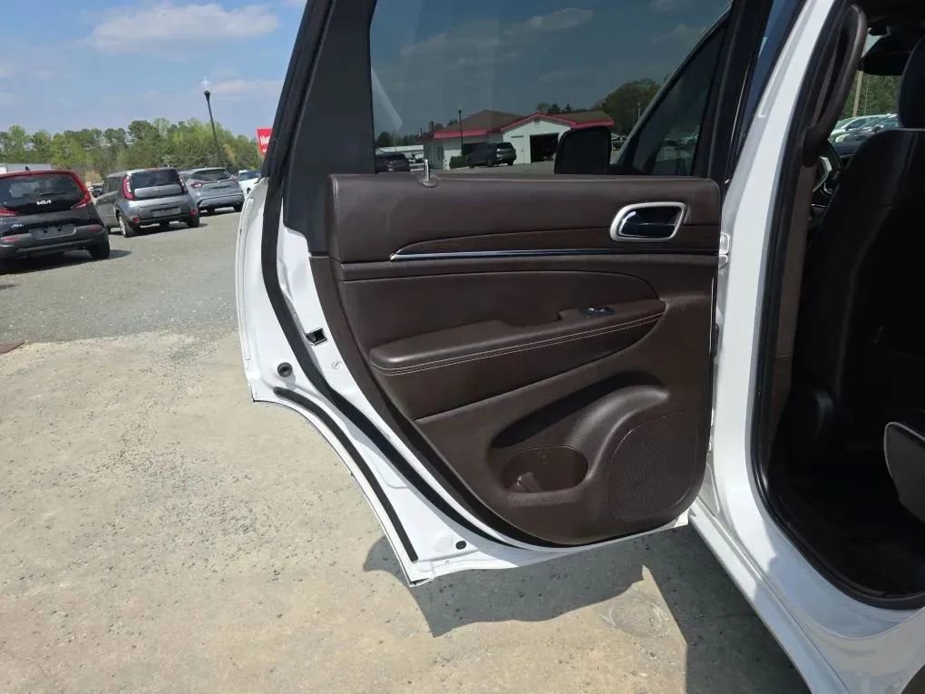 Used 2018 Jeep Grand Cherokee Overland image 46
