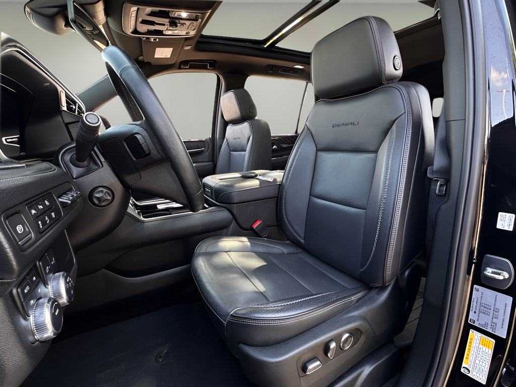 Used 2023 GMC Yukon Denali w/ LPO, Floor Liner Package AWD/4WD image 5