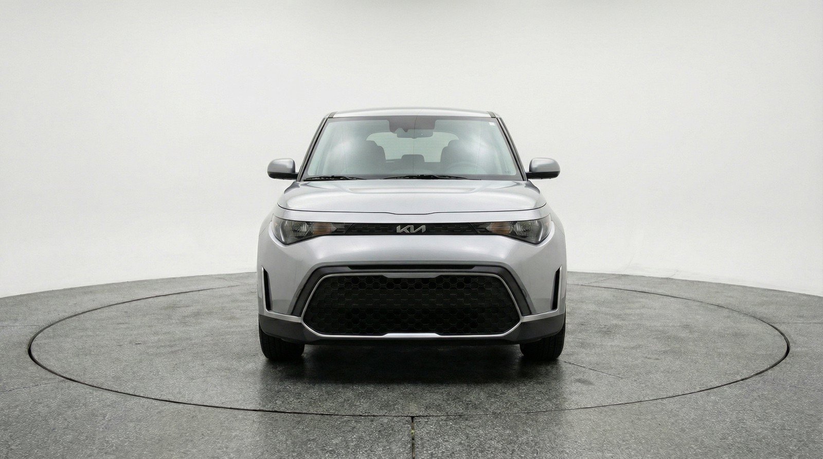 Used 2025 Kia Soul LX w/ LX Technology Package FWD image 2