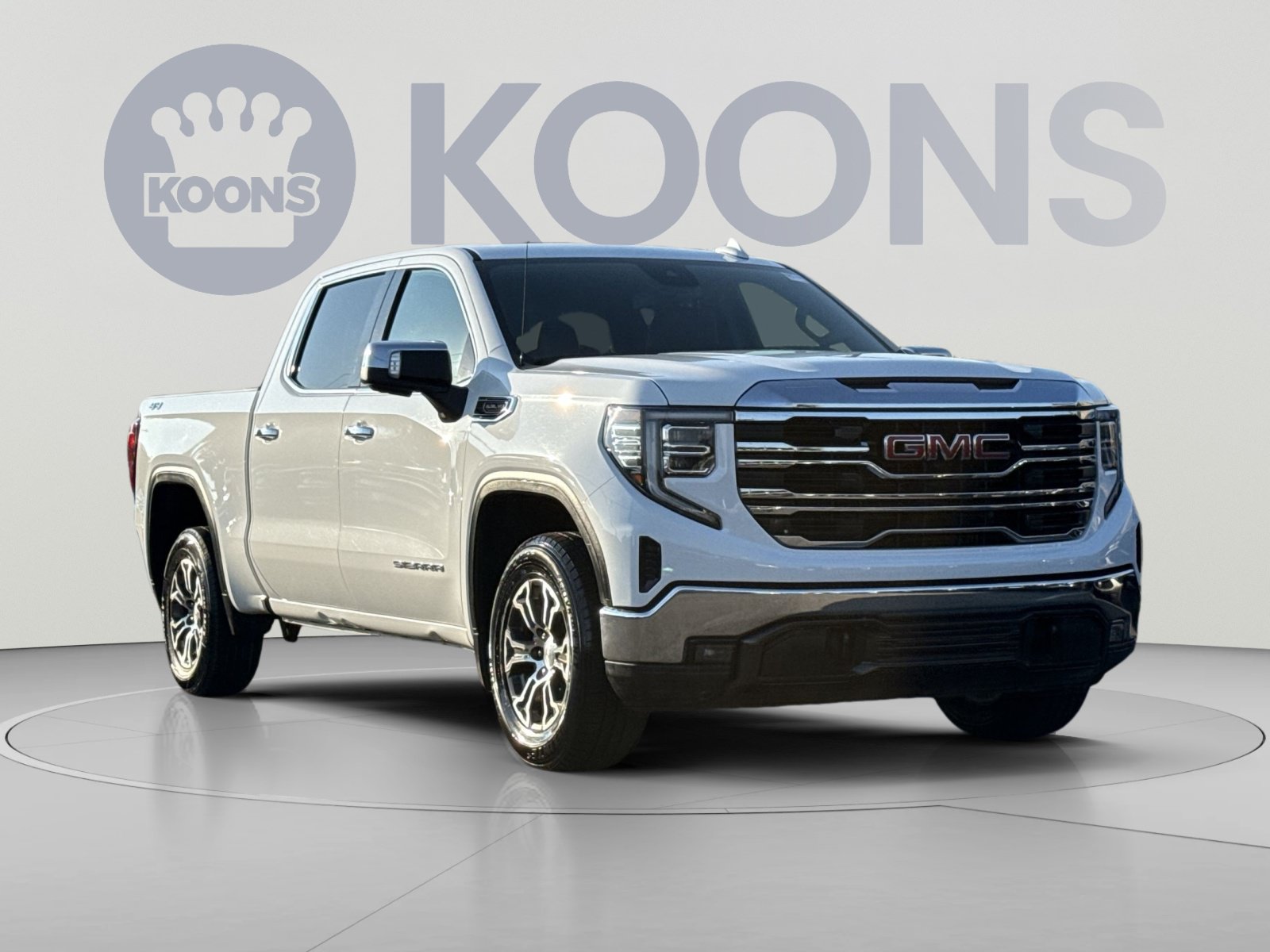 Used 2025 GMC Sierra 1500 SLT AWD/4WD image 2