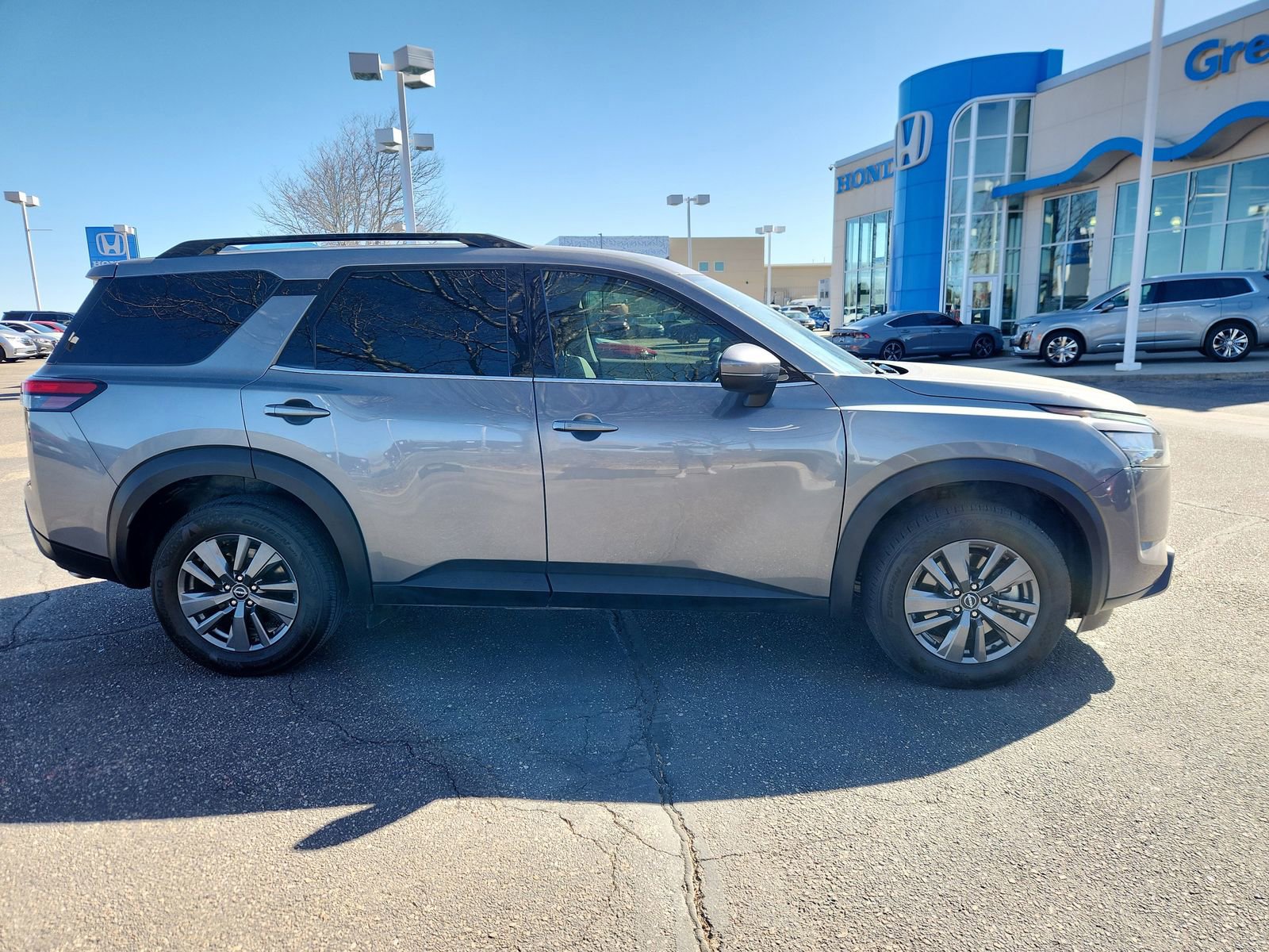 Used 2023 Nissan Pathfinder SV w/ Cargo Package image 6