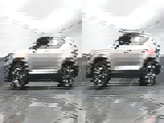 Certified 2024 Volvo XC40 B5 Plus w/ Protection Package Premier image 35