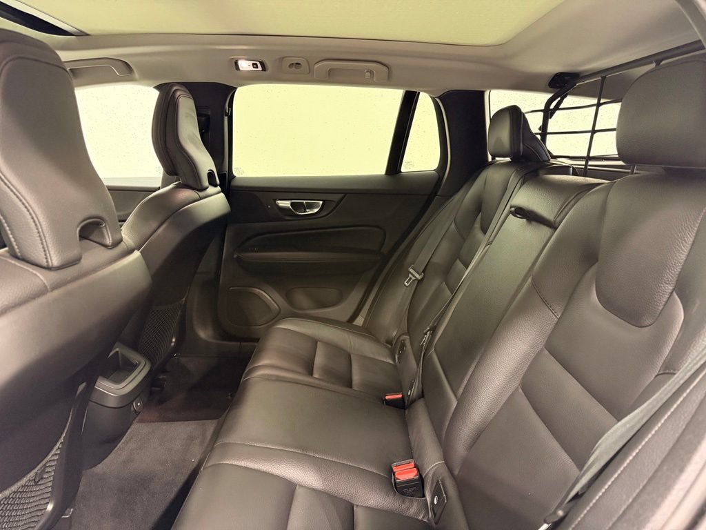 Used 2022 Volvo V60 T5 Cross Country AWD/4WD image 21