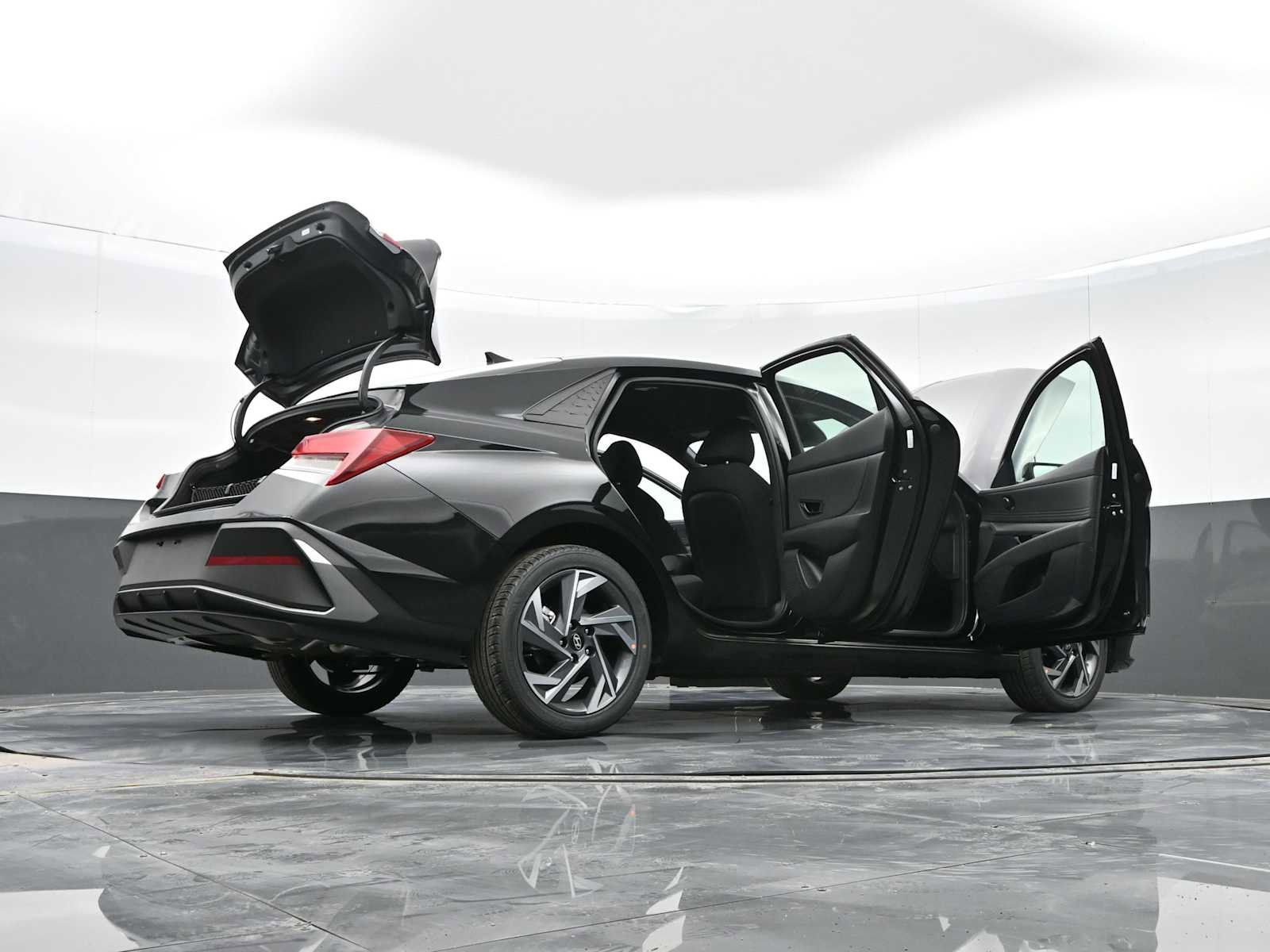 Certified 2025 Hyundai Elantra Sport w/ Cargo Package image 40