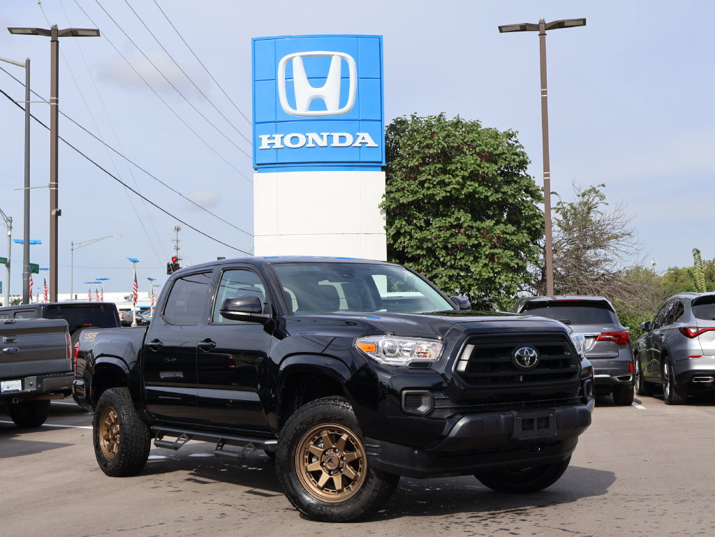 Used 2023 Toyota Tacoma SR AWD/4WD image 1