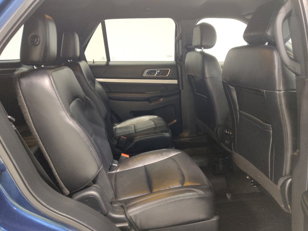 Used 2017 Ford Explorer XLT w/ Equipment Group 202A AWD/4WD image 19