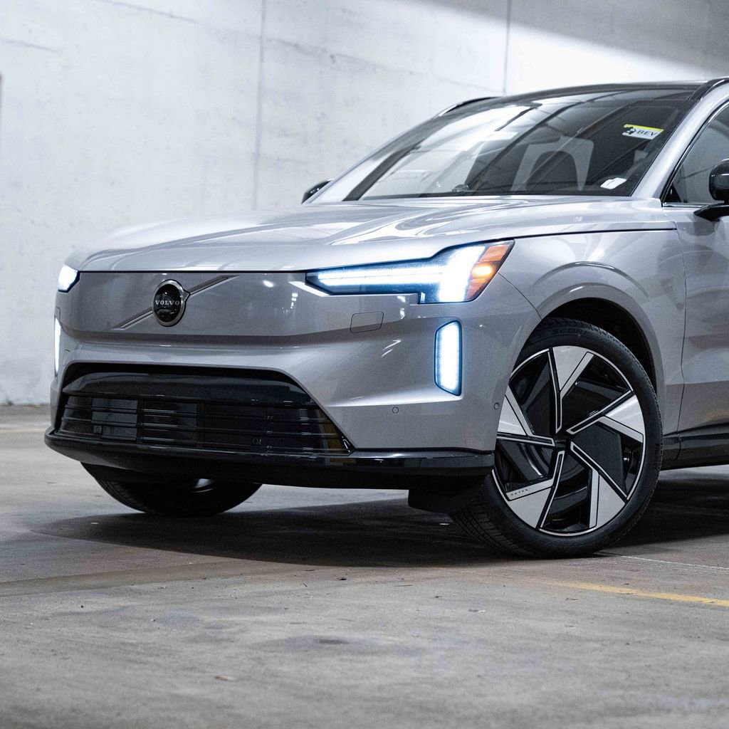 New 2026 Volvo EX90 Ultra image 2