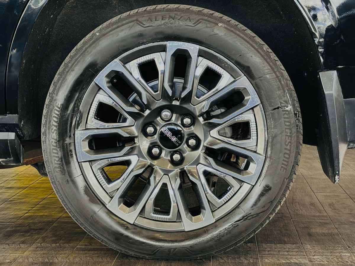Used 2023 GMC Yukon Denali Ultimate AWD/4WD image 23