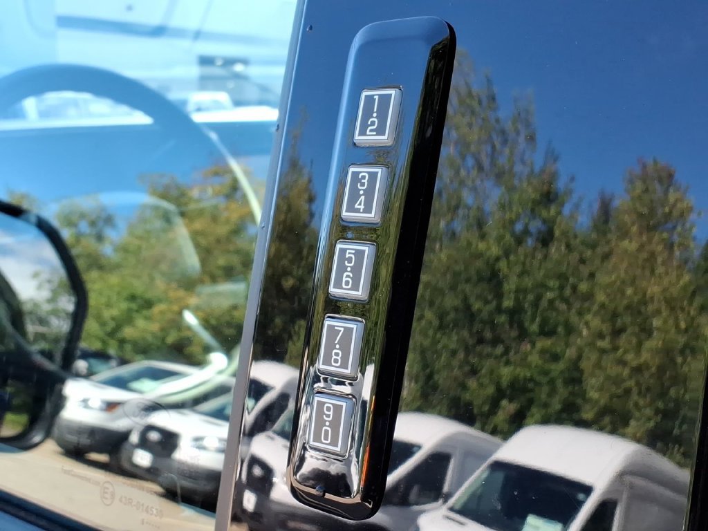 New 2027 Ford F250 XLT w/ XLT Premium Package AWD/4WD image 18