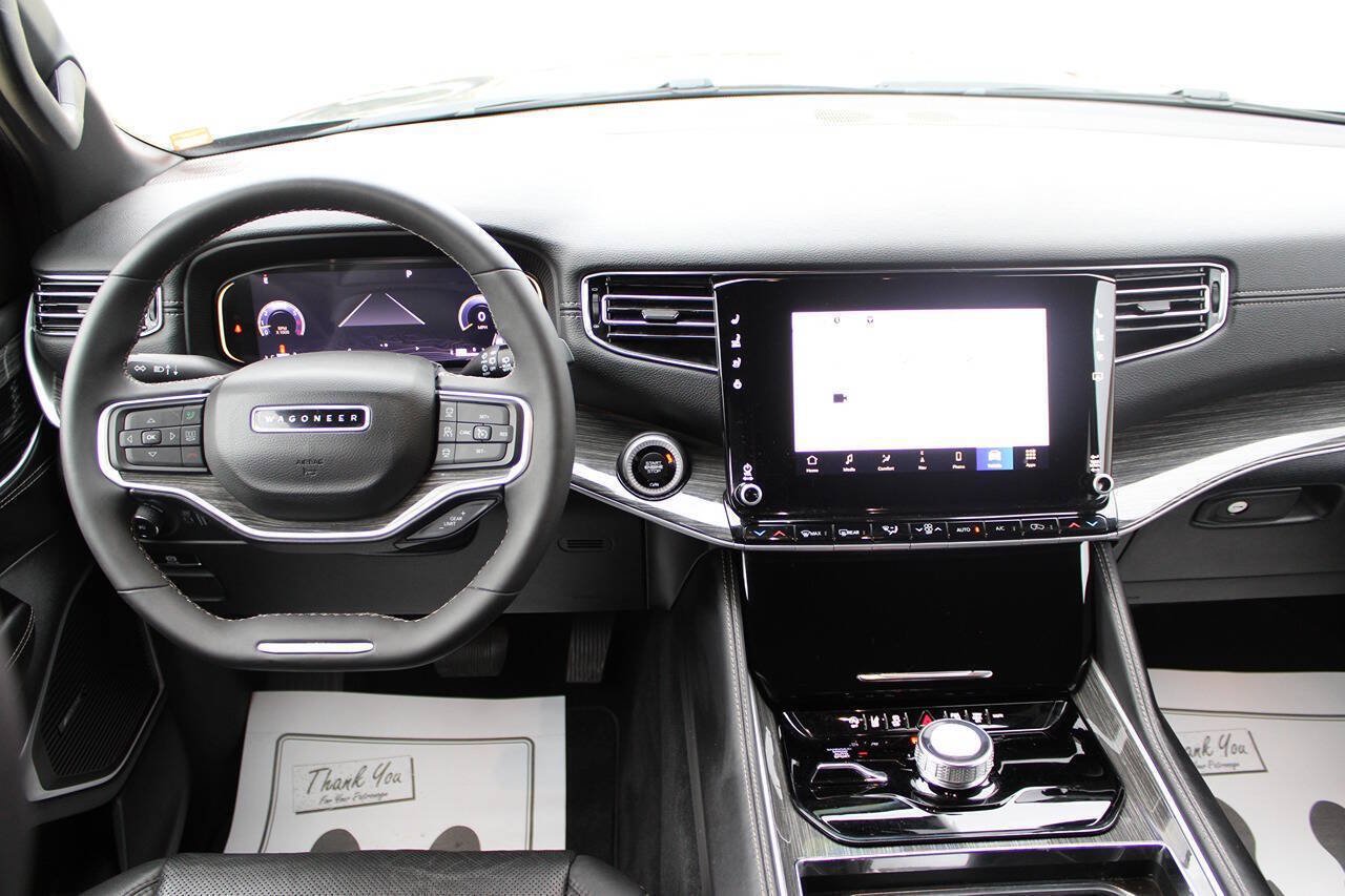 Used 2022 Jeep Wagoneer Series II AWD/4WD image 12
