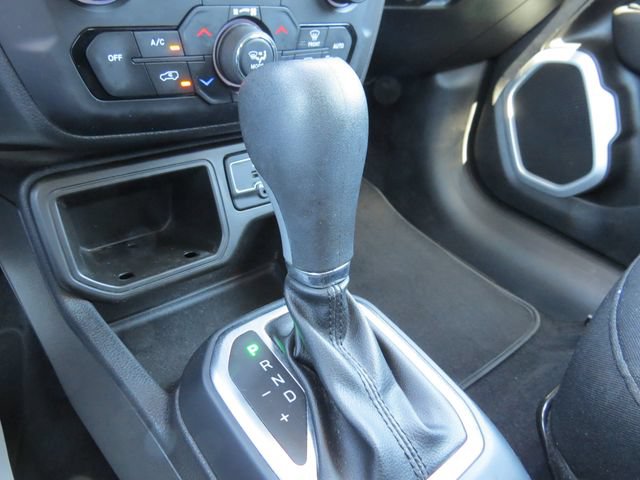 Used 2020 Jeep Renegade Latitude w/ Popular Equipment Group FWD image 22