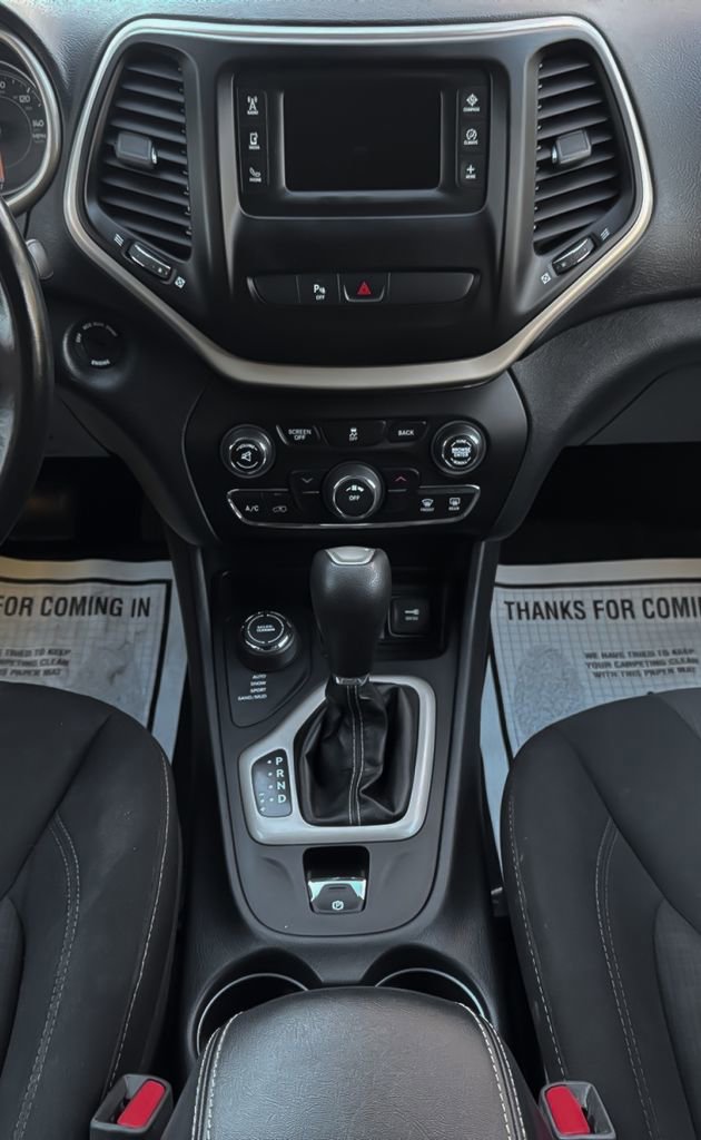 Used 2016 Jeep Cherokee Latitude w/ Safety/Convenience Group image 17