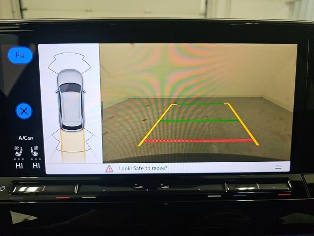 Used 2025 Volkswagen Atlas Cross Sport SEL R-Line image 25