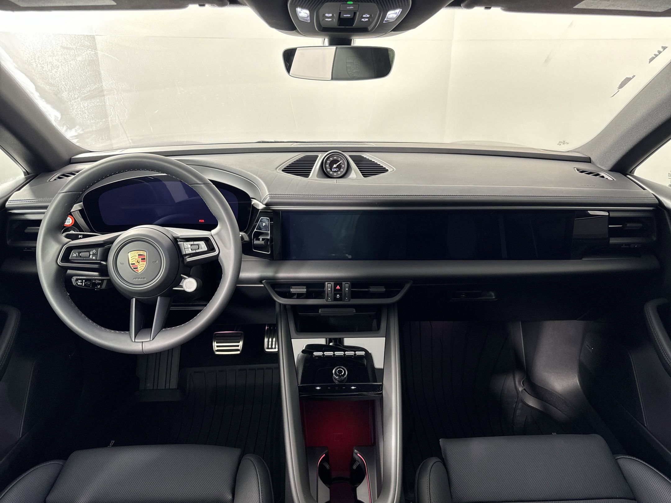 Used 2025 Porsche Macan 4S Electric image 17