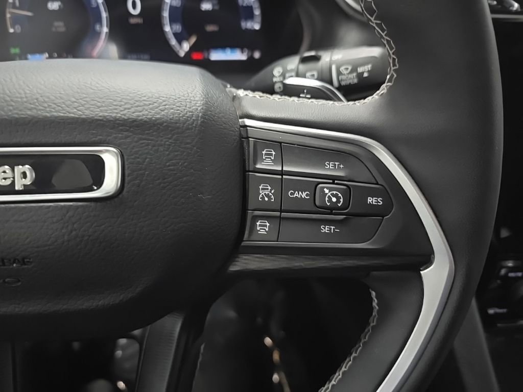 Used 2024 Jeep Grand Cherokee L Laredo image 20