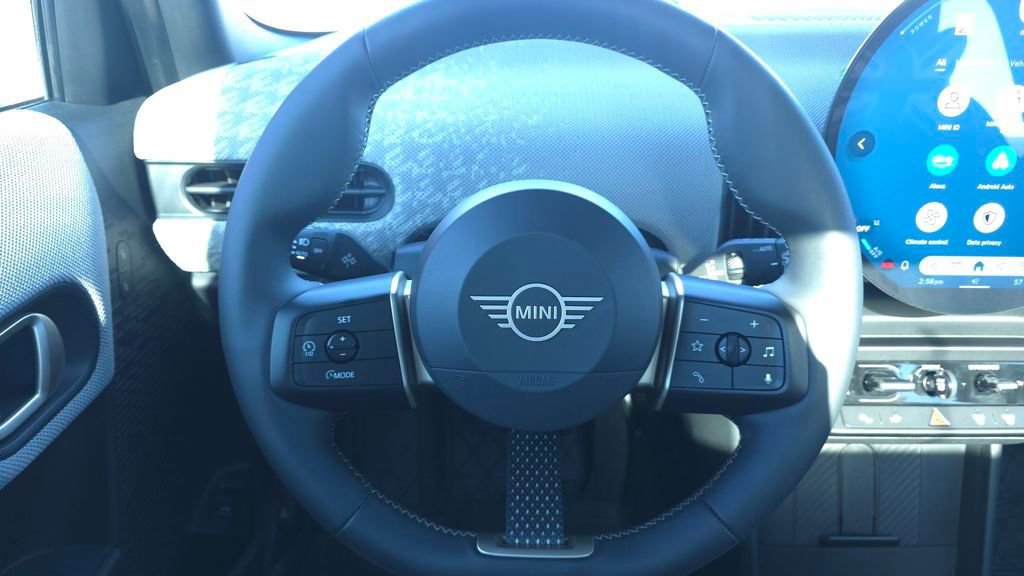 Used 2025 MINI Cooper 4-Door Hardtop image 26