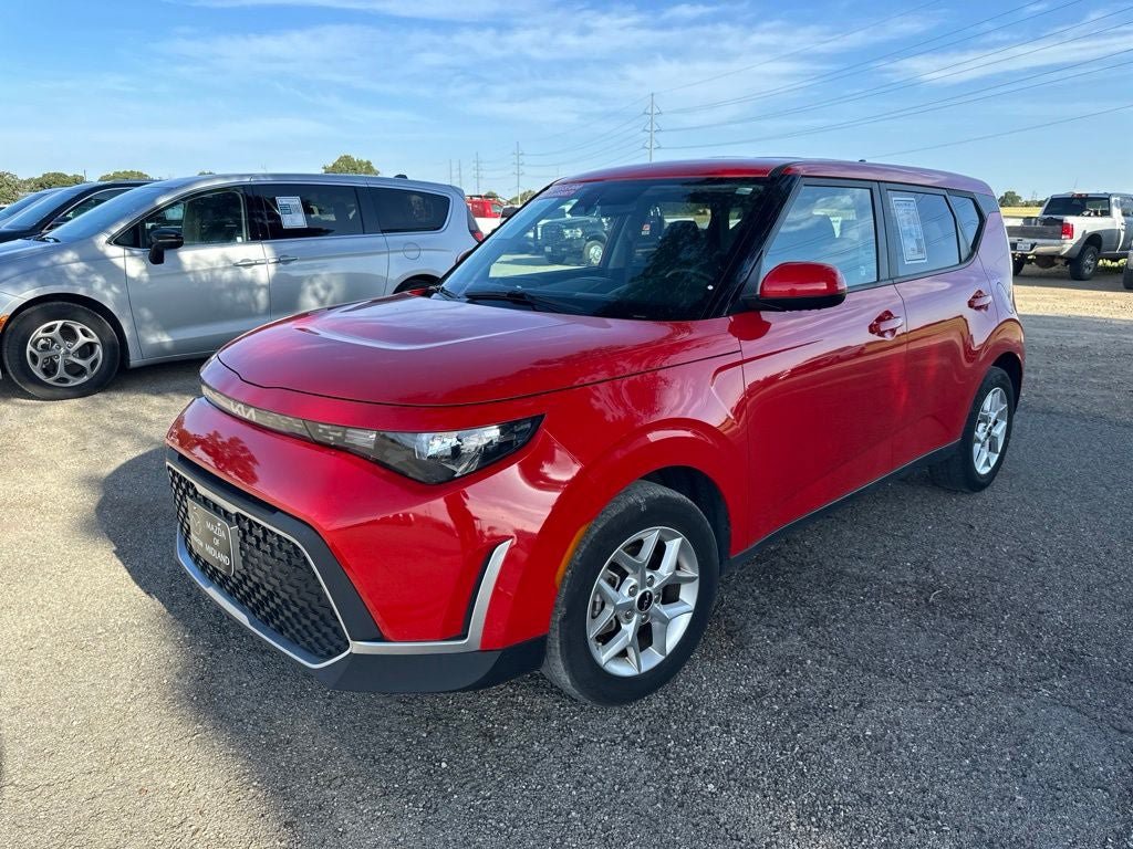 Used 2024 Kia Soul LX w/ Option Group 015 FWD image 1