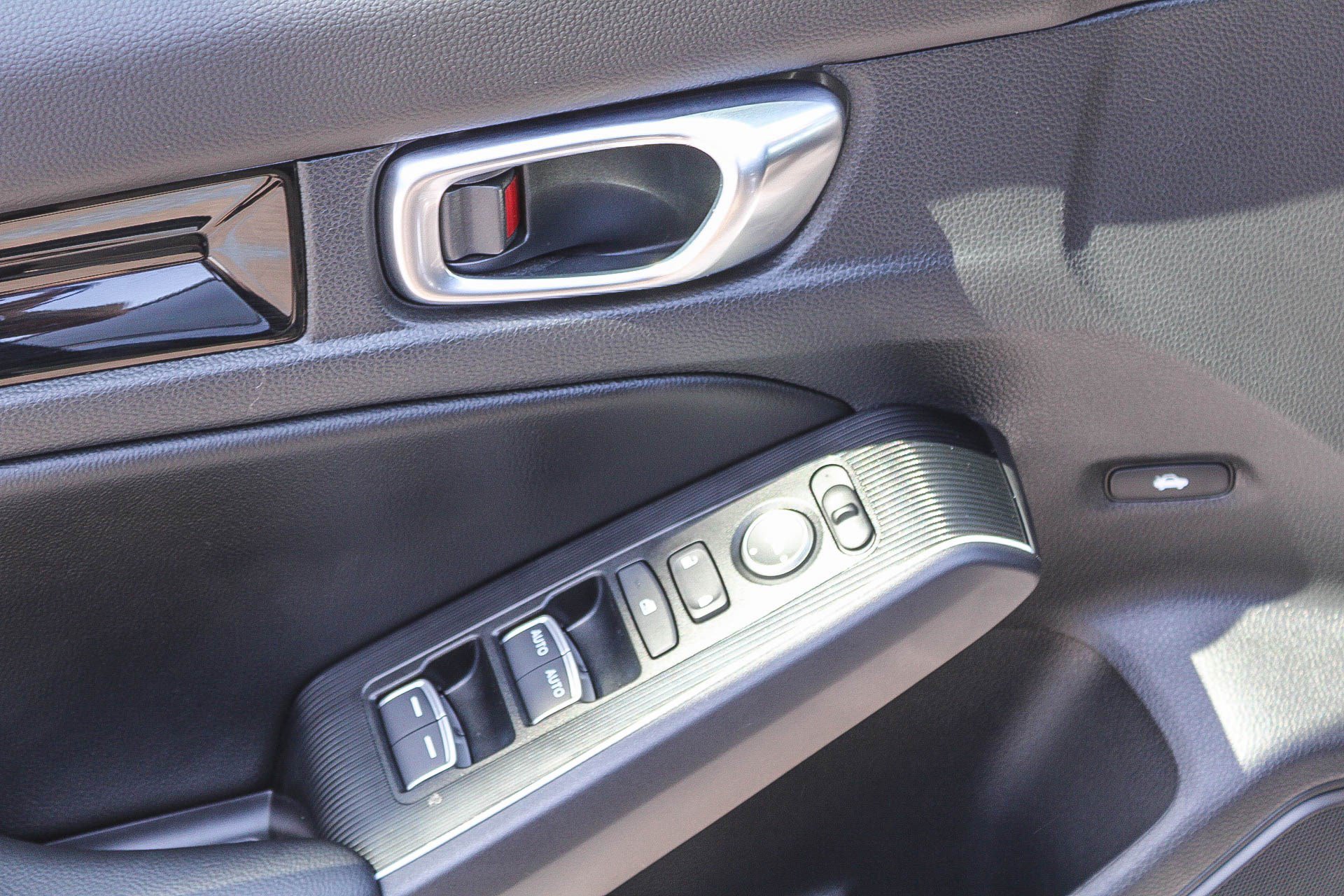 Certified 2025 Honda Civic Sport Touring image 21