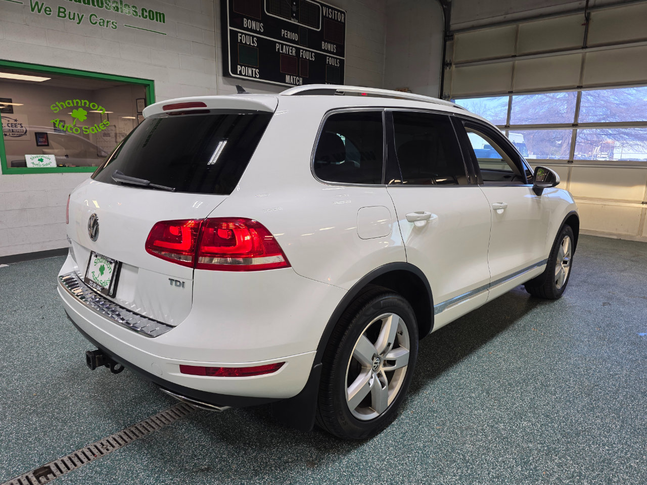 Used 2014 Volkswagen Touareg TDI image 6