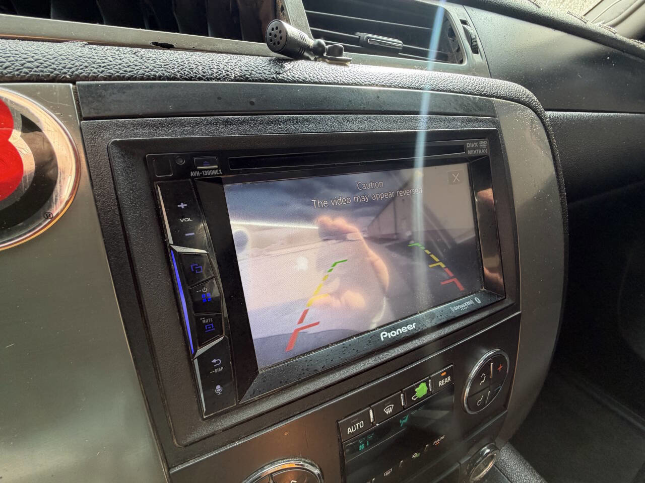 Used 2011 GMC Yukon XL SLE image 30