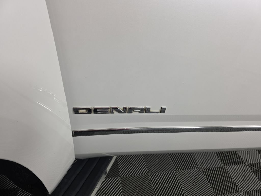 Used 2020 GMC Yukon Denali w/ Denali Premium Package AWD/4WD image 11