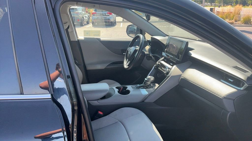 Used 2023 Toyota Venza LE image 34