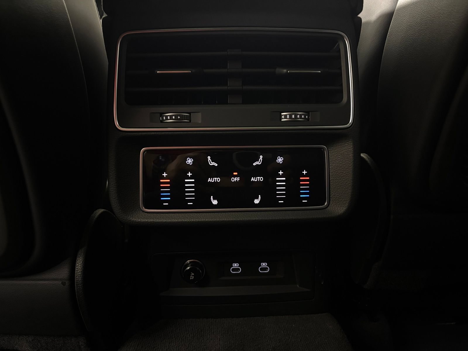 Used 2023 Audi RS Q8 w/ Black Optic Package AWD/4WD image 16