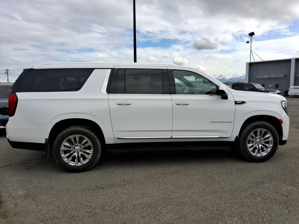 Used 2023 GMC Yukon XL SLT AWD/4WD image 9