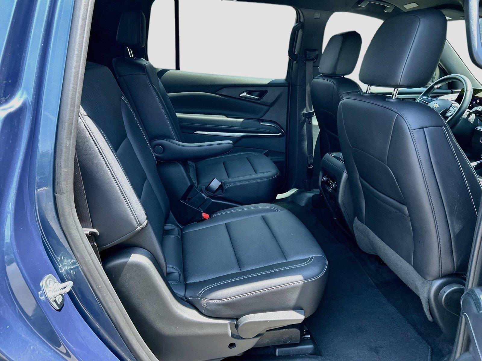 Used 2025 Chevrolet Traverse LT FWD image 23